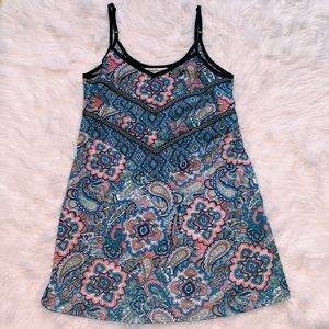 Patterned shift dress with black details pockets